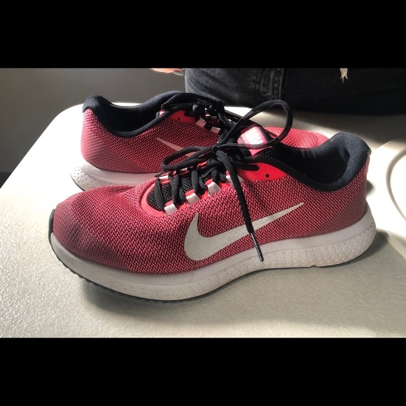 Nike women’s 9.5, fly knit running shoes - Picture 1 of 6